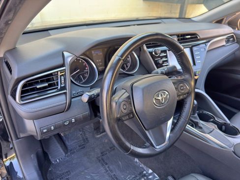Used 2020 Toyota Camry SE FWD image 12