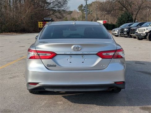 Used 2019 Toyota Camry LE image 3