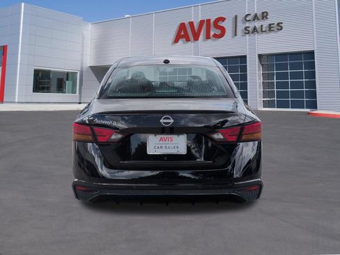 Used 2025 Nissan Altima 2.5 SV FWD image 7