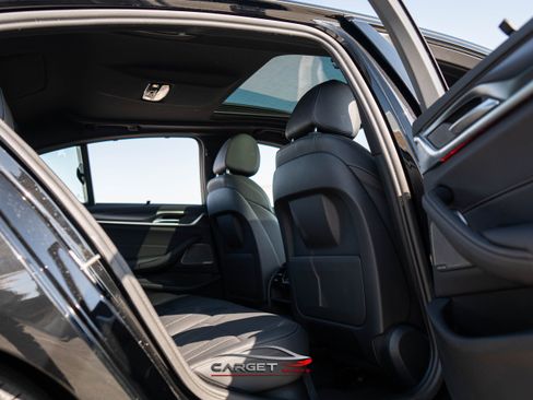 Used 2022 BMW 540i xDrive w/ M Sport Package image 12