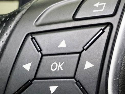 Used 2014 Mercedes-Benz CLA 250 4MATIC image 35