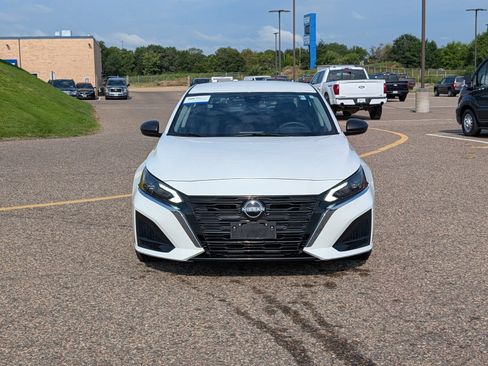 Used 2024 Nissan Altima 2.5 S FWD image 10