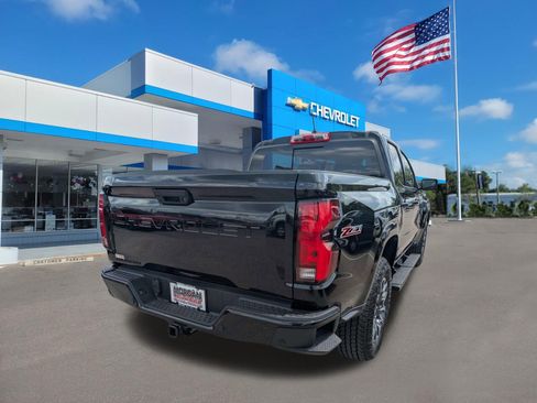 Used 2026 Chevrolet Colorado Z71 w/ Technology Package AWD/4WD image 3