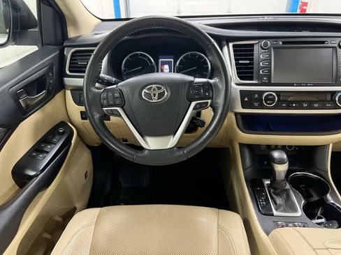 Used 2019 Toyota Highlander Limited Platinum AWD/4WD image 11