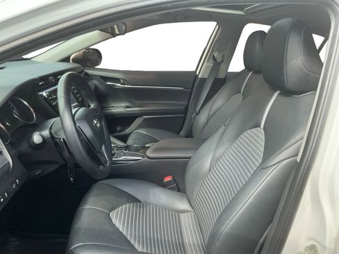 Used 2020 Toyota Camry SE image 10