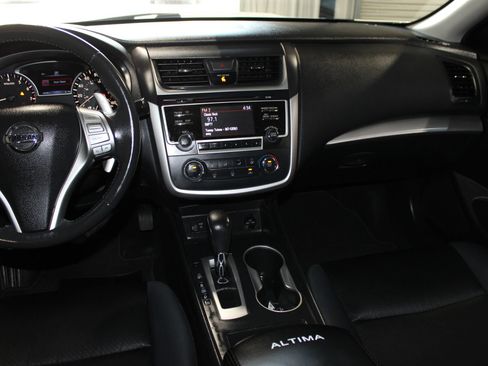 Used 2017 Nissan Altima 2.5 SR w/ Midnight Edition Package FWD image 14