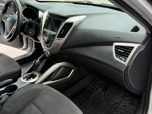 Used 2013 Hyundai Veloster FWD image 12
