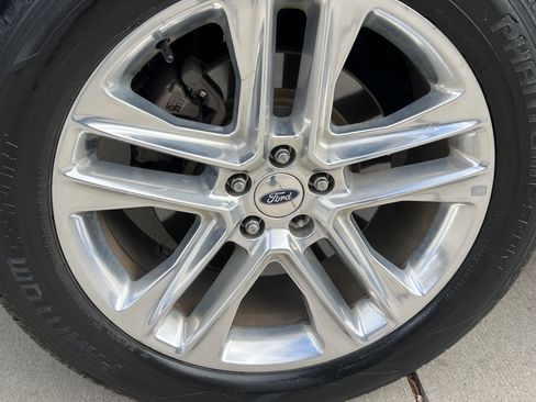 Used 2017 Ford Explorer XLT w/ Equipment Group 202A image 12