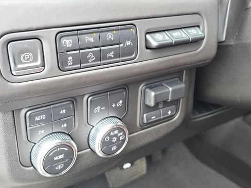 Used 2024 GMC Yukon Denali Ultimate AWD/4WD image 31