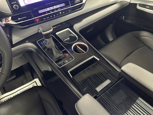 Used 2025 Toyota Sienna XSE image 42