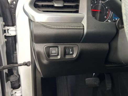 Used 2023 GMC Acadia SLE w/ Driver Convenience Package FWD image 19