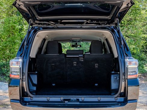 Used 2018 Toyota 4Runner SR5 RWD image 9