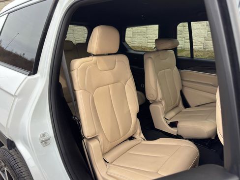 Used 2024 Jeep Grand Cherokee L Limited image 45