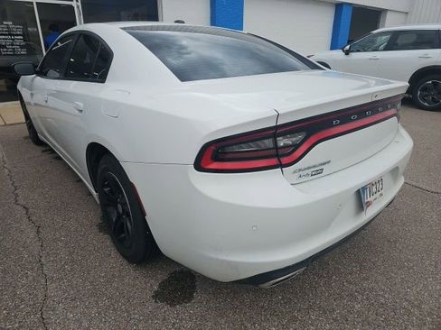 Used 2019 Dodge Charger SXT image 3
