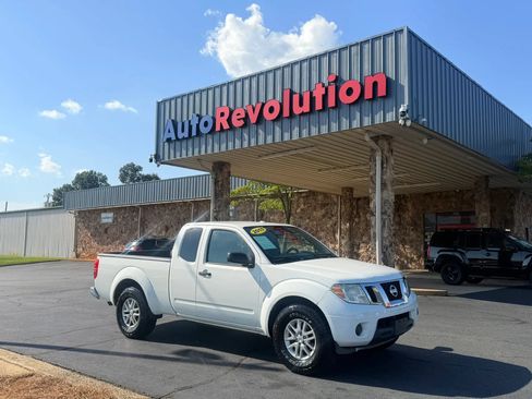 Used 2015 Nissan Frontier SV RWD image 1