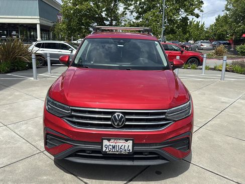 Used 2023 Volkswagen Tiguan SE image 3