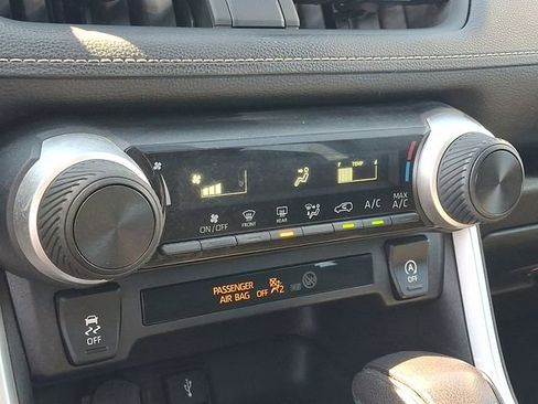 Used 2022 Toyota RAV4 LE image 15