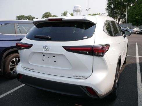 Certified 2026 Toyota Highlander XLE AWD/4WD image 4