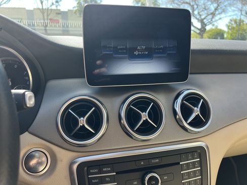 Used 2018 Mercedes-Benz GLA 250 w/ Convenience Package image 15