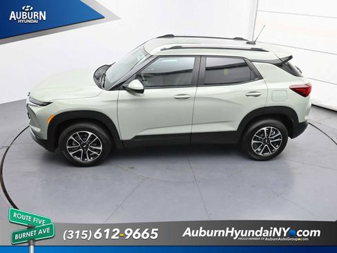 Used 2025 Chevrolet TrailBlazer LT w/ LT Cold Weather Package AWD/4WD image 31