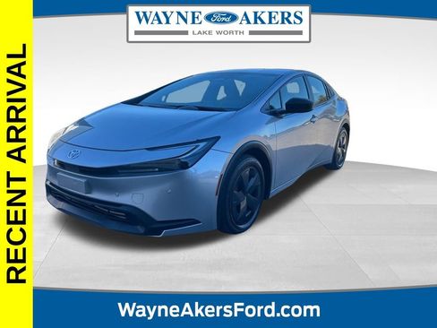 Used 2024 Toyota Prius LE image 1