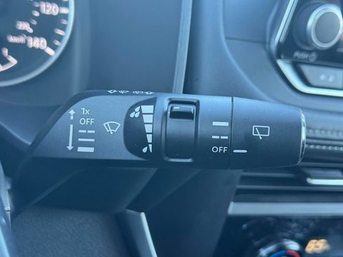 Used 2025 Nissan Rogue SV AWD/4WD image 22