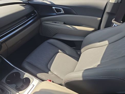 New 2026 Kia Carnival FWD image 15