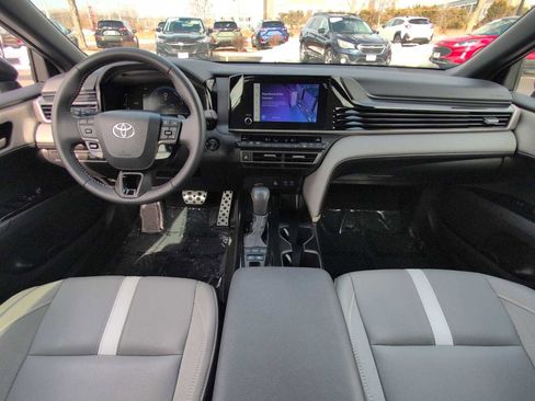 Used 2025 Toyota Camry SE image 15