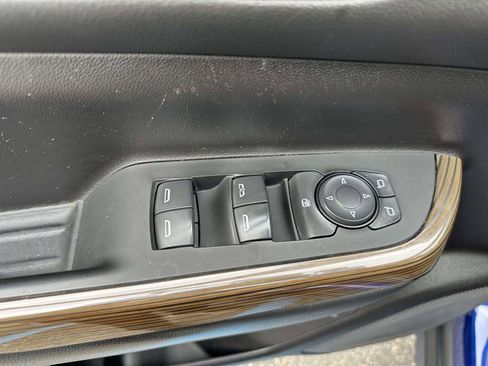 Used 2023 GMC Acadia SLE w/ Driver Convenience Package image 18