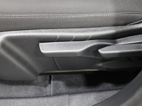 Used 2025 Chevrolet Equinox LT w/ Safety and Technology Package FWD image 5
