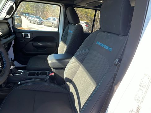 Used 2025 Jeep Wrangler Unlimited Rubicon 4xe w/ Convenience Group image 17
