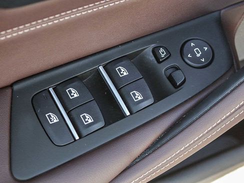 Certified 2023 BMW 530e w/ Premium Package image 20