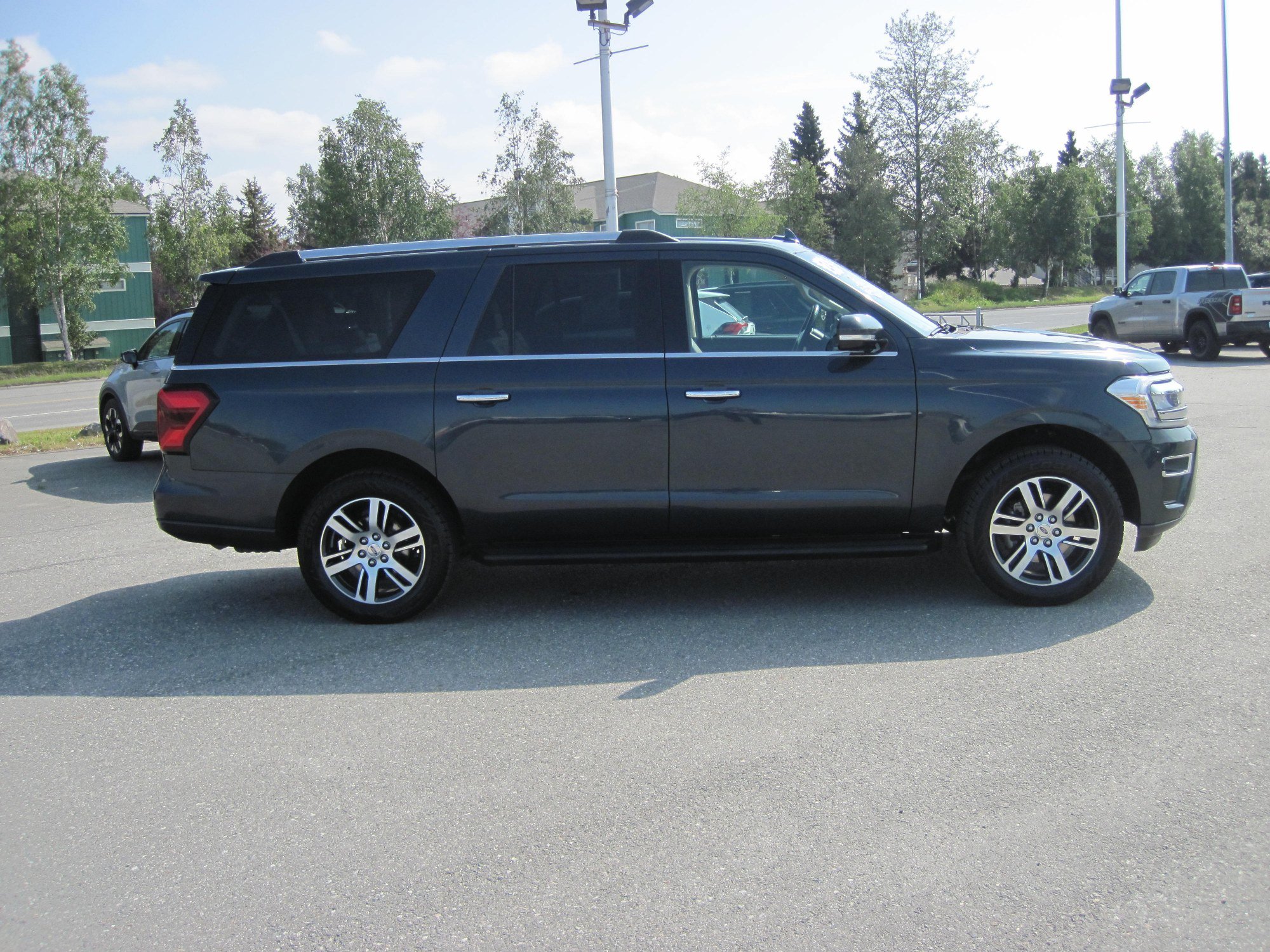 Used 2024 Ford Expedition Max Limited AWD/4WD image 5