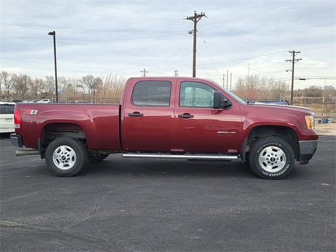 Used 2013 GMC Sierra 2500 SLE w/ Suspension Package, Off-Road image 2