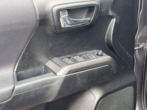 Used 2021 Toyota Tacoma TRD Sport image 7