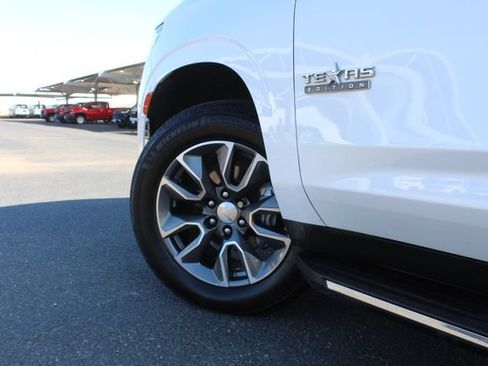 Used 2022 Chevrolet Tahoe LT w/ Luxury Package AWD/4WD image 13