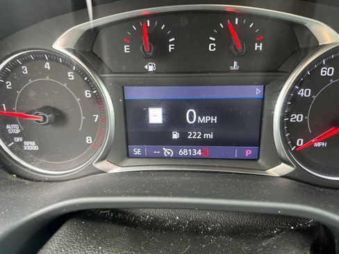 Used 2022 GMC Acadia SLT FWD image 3