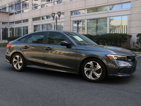 Used 2022 Honda Civic Sport image 2