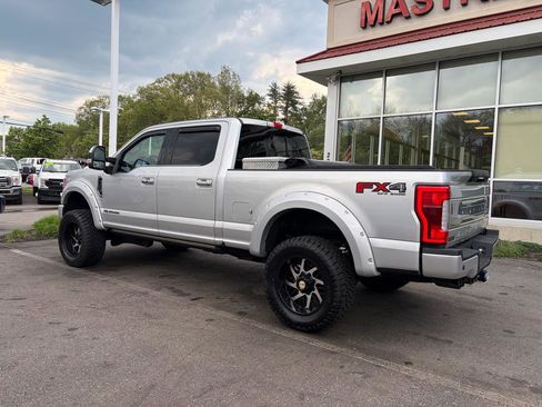 Used 2018 Ford F250 Platinum w/ Platinum Ultimate Package AWD/4WD image 11