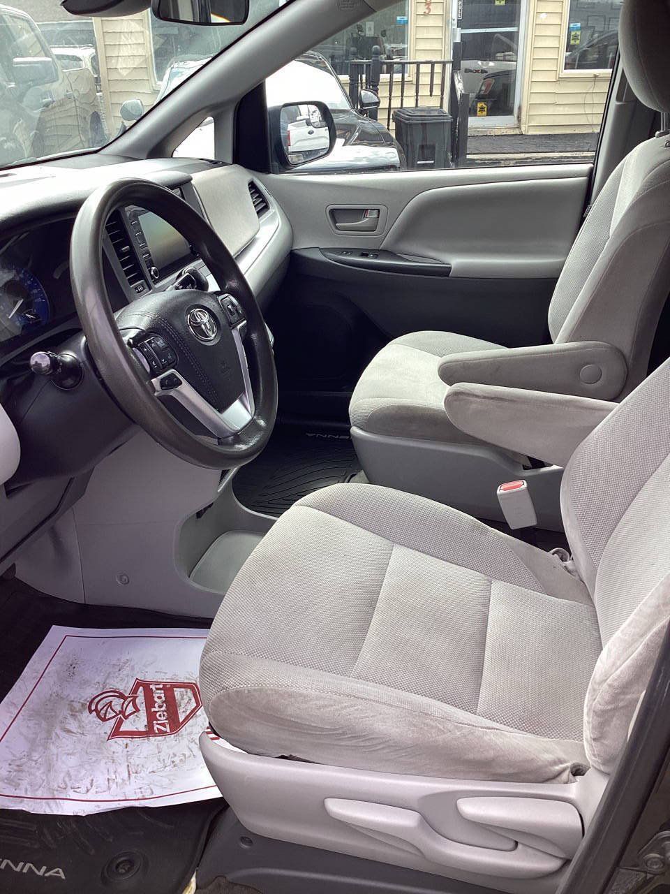 Used 2020 Toyota Sienna L FWD image 15