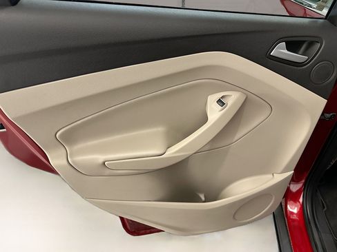 Used 2018 Ford Escape Titanium w/ Ford Safe & Smart Package image 27