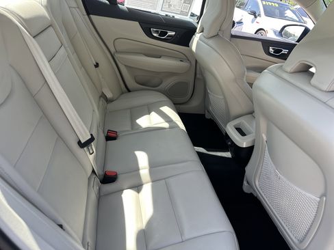 Used 2019 Volvo S60 T6 Momentum image 14