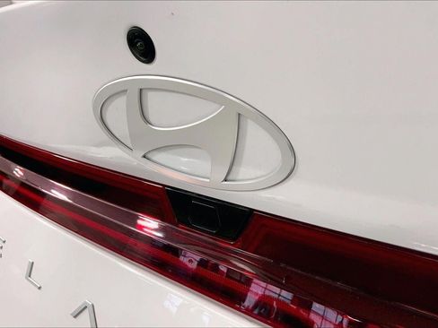 Used 2025 Hyundai Elantra SEL FWD image 10