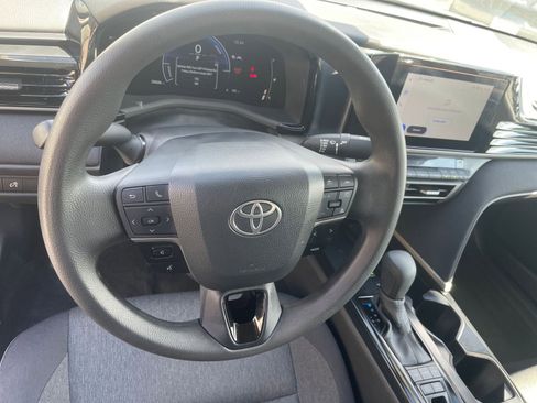 Used 2025 Toyota Camry LE image 29