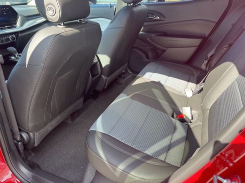 New 2026 Chevrolet Trax LT w/ Sunroof Package FWD image 24
