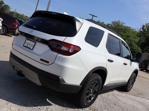 New 2025 Honda Pilot TrailSport image 7