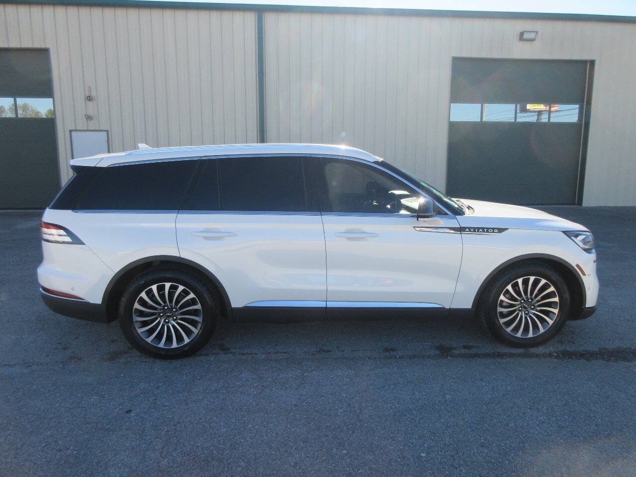 Used 2020 Lincoln Aviator Reserve w/ Equipment Group 201A RWD image 7
