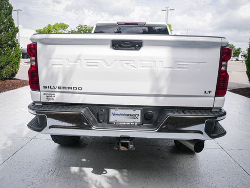 Used 2025 Chevrolet Silverado 2500 LT w/ Convenience Package AWD/4WD image 9