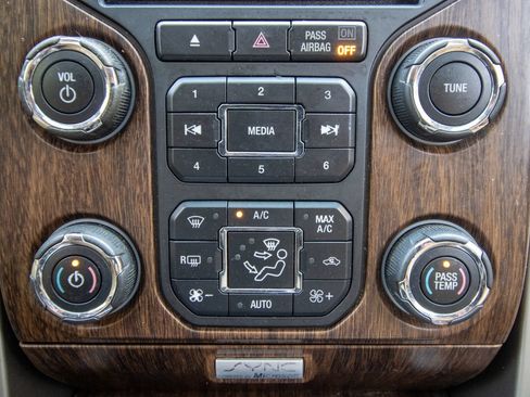 Used 2014 Ford F150 Lariat w/ Equipment Group 502A Luxury AWD/4WD image 29