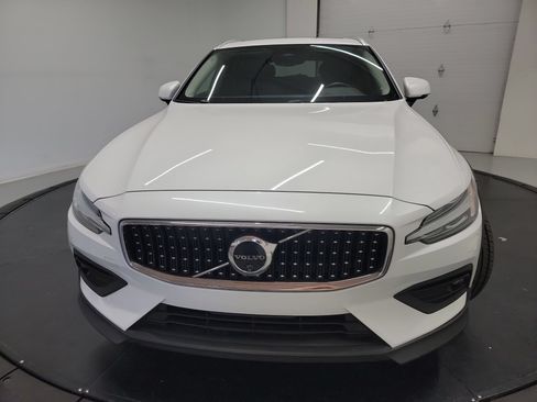 Used 2025 Volvo V60 B5 Cross Country Plus AWD/4WD image 2